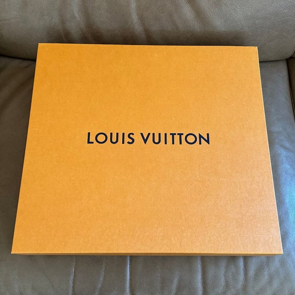 LOUIS VUITTON STORAGE GIFT BOX in PRESTINE CONDITION